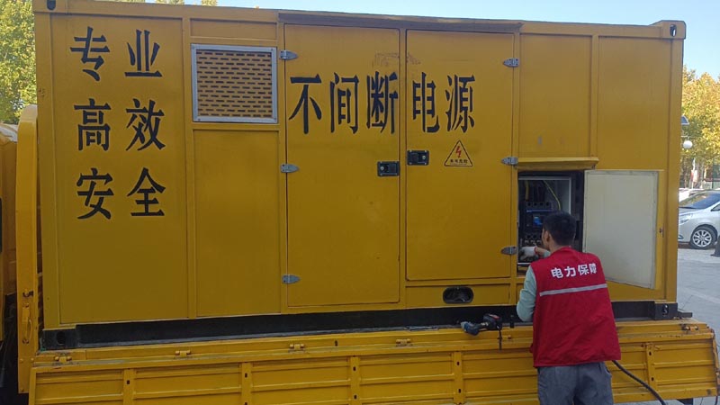 喀喇沁柴油发电机组和UPS电源配合使用时，如何避免切换过程中的电力中断？